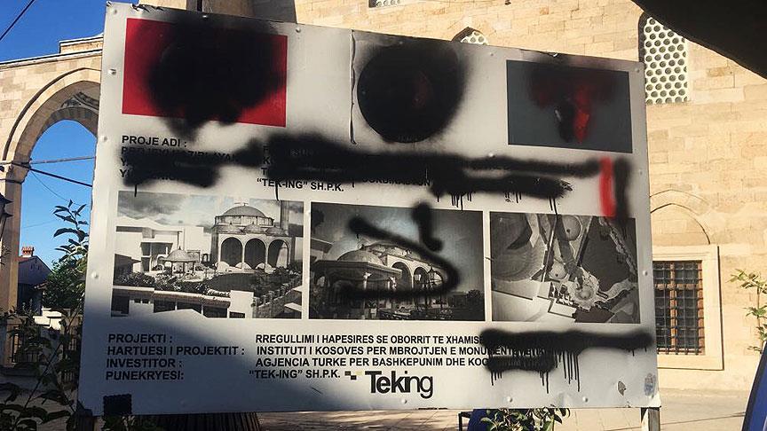 TİKA'nın restore ettiği Priştine’deki iki camiye saldırı düzenlendi