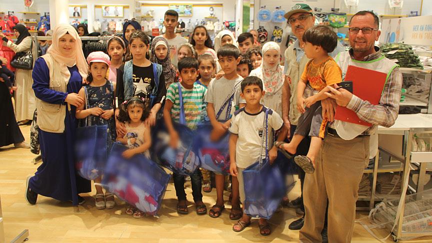 Hatay'da Suriyeli yetimlere giyim yardımı yapıldı