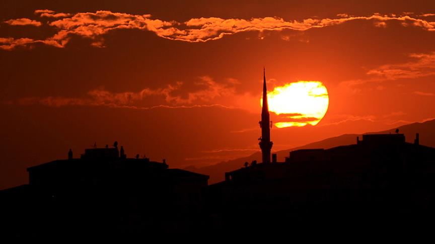 Sela okuyan imamı engelleyen sanıklara hapis cezası
