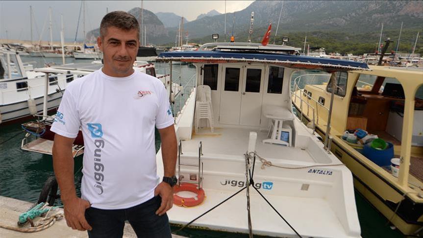 Пятиметровая лисья акула попалась в сети на юге Турции