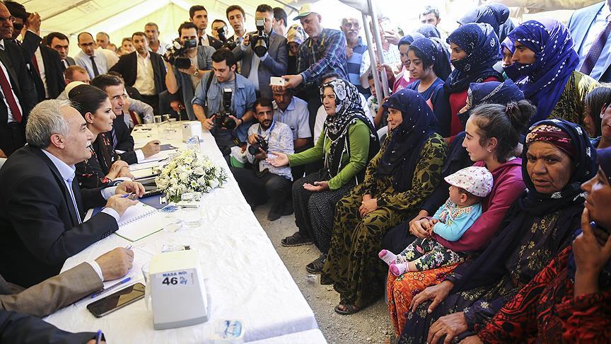 Bakanlar Sarıeroğlu ve Fakıbaba'dan mevsimlik tarım işçilerine ziyaret