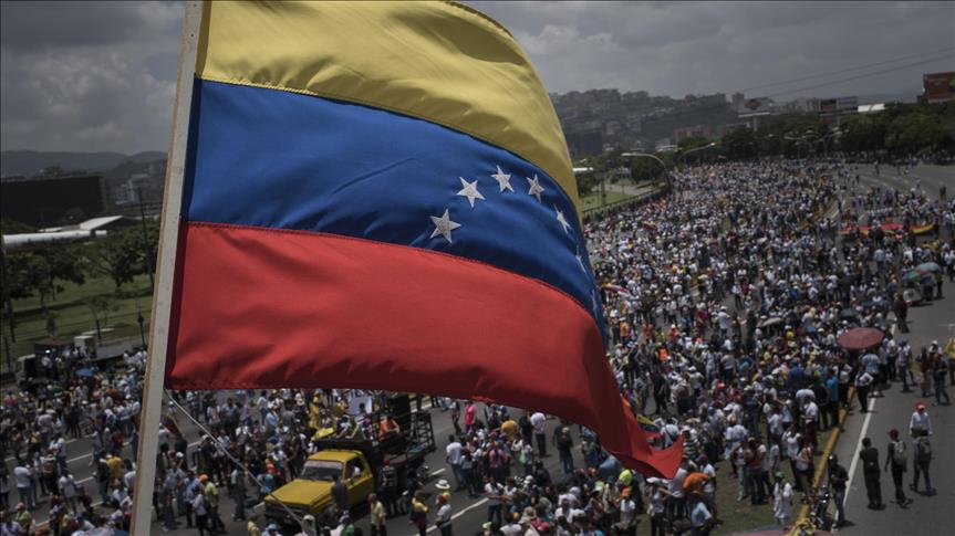 Alcalde venezolano fugitivo llama a la resistencia contra Maduro