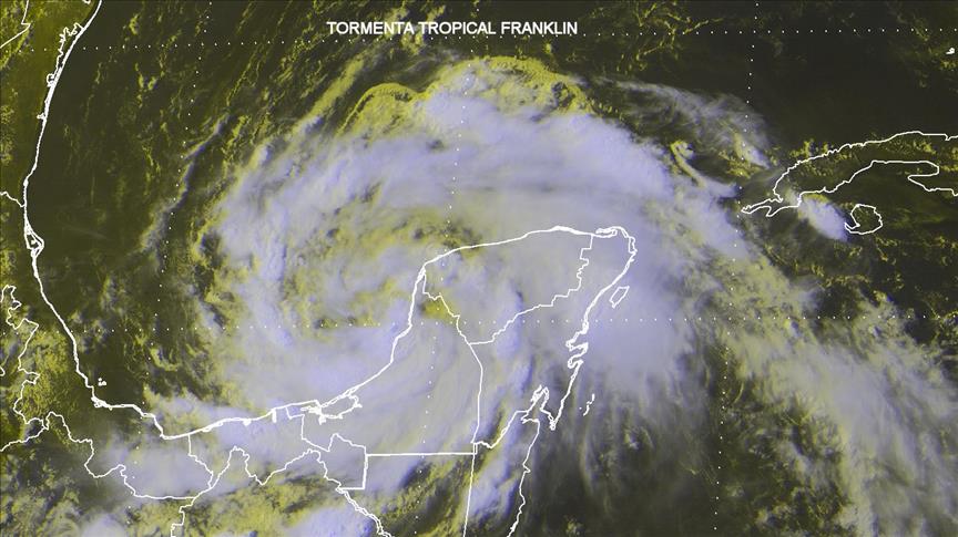 Franklin se convierte en tormenta tropical tras llegar a México