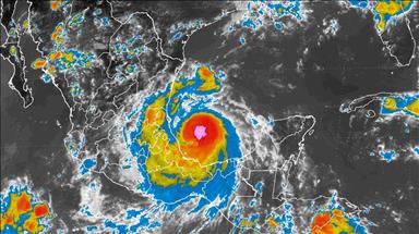 ‘Franklin’ se convirtió en huracán y se aproxima a costa de México