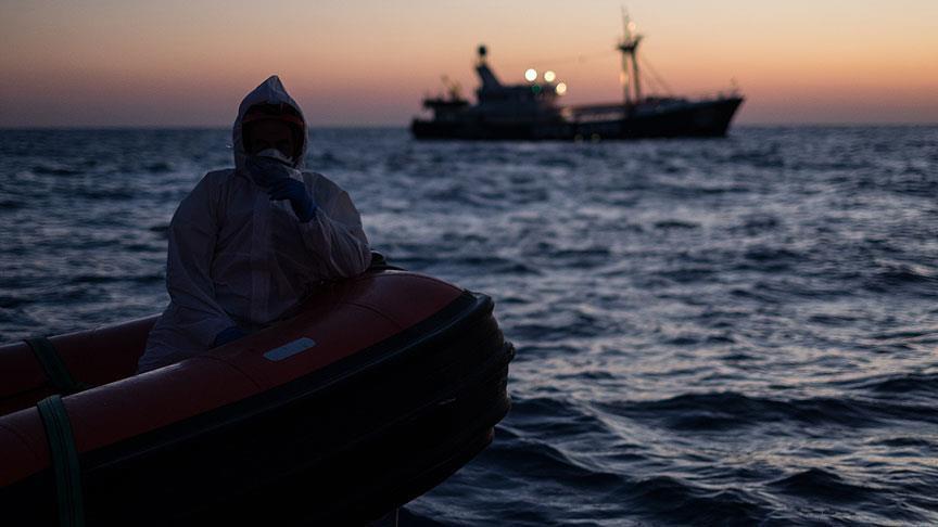 Le navire anti-migrants "C-Star" sera secouru par "Sea Eye", un bateau...pro-migrants