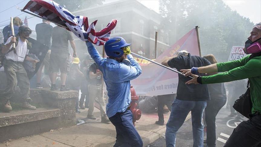 Emergencia en EEUU tras violenta marcha de grupos de extrema derecha