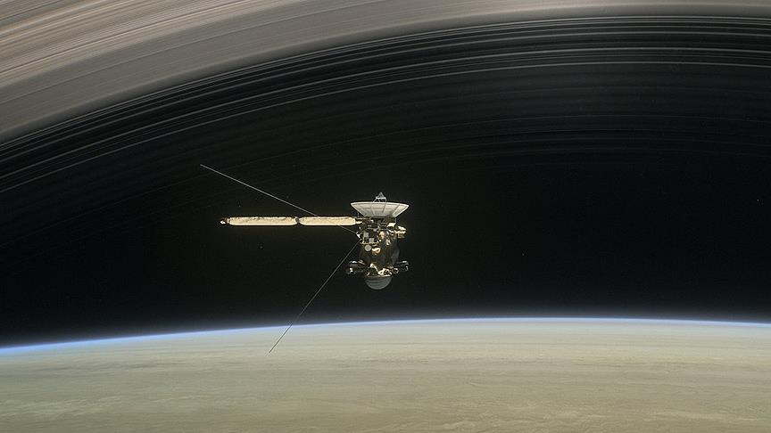  Cassini Satürn'e en yakın geçişini yaptı