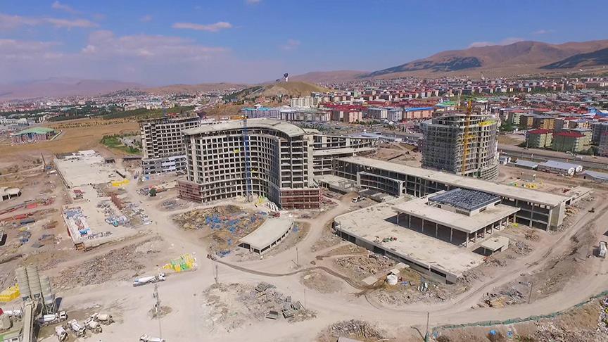 Yapımı süren Erzurum Şehir Hastanesinde hummalı çalışma 