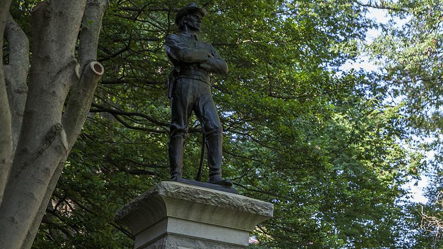 Trump'tan Konfederasyon askerlerinin heykellerinin kaldırılmasına tepki
