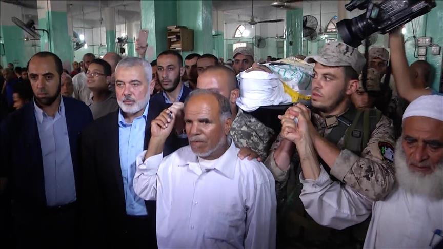 تشييع جثمان شرطي فلسطيني قتل في تفجير انتحاري جنوبي غزة