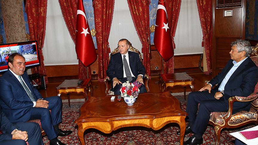 Cumhurbaşkanı Erdoğa, Demirören ve Lucescu'yu kabul etti
