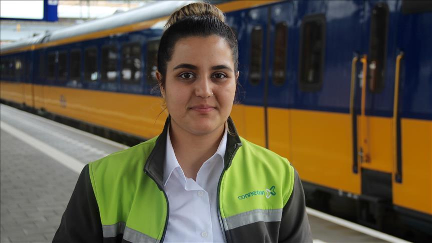 Pays-Bas : La plus jeune conductrice de train est d’origine turque 
