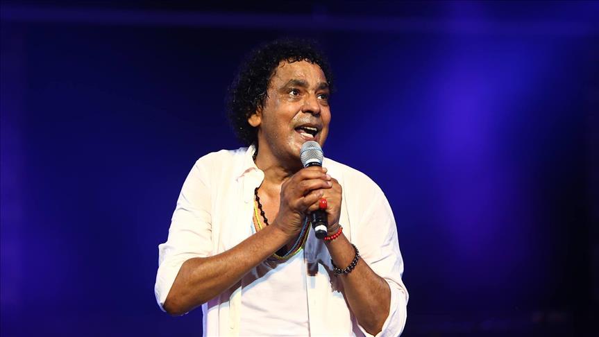 En Tunisie, le chanteur égyptien Mohamed Mounir porte la voix des classes populaires