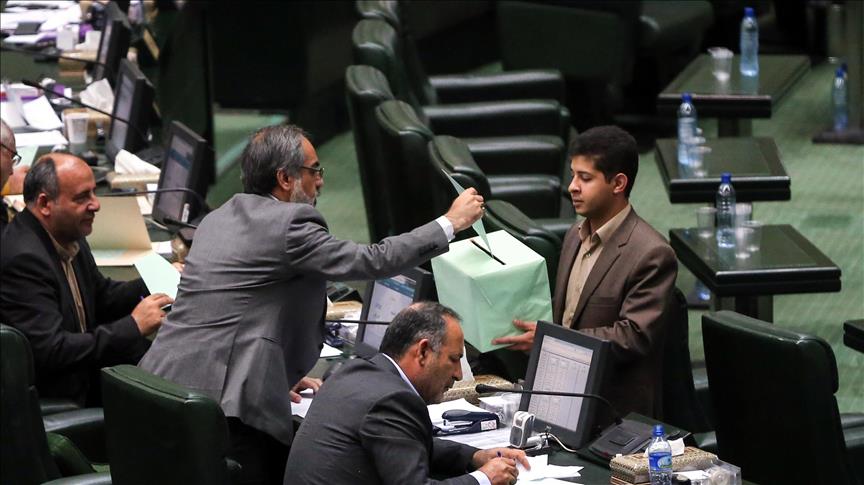 Iran: Le Parlement approuve le gouvernement de Rohani