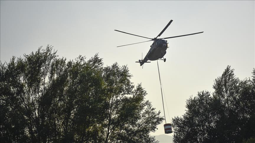 Helikopter OS BiH u akciji gašenja požara u Berkovićima