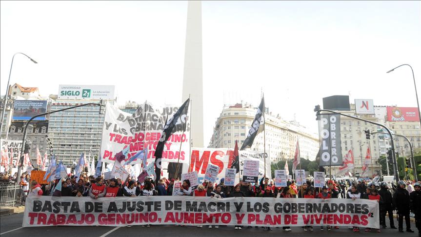 Los sindicatos de trabajadores argentinos protestan contra el Gobierno