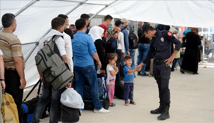 Mijëra sirianë kthehen në vendlindje për të pritur Kurban Bajramin