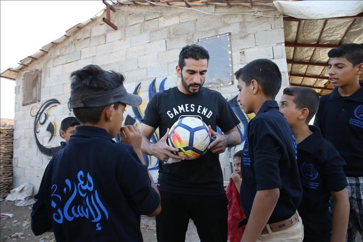 Qatari midfielder brings joy to refugee kids in Turkey