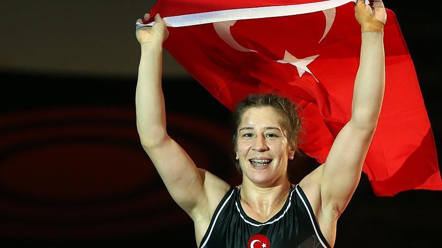 کشتی‌گیر زن ترکیه قهرمان جهان شد