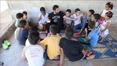 حضور افرادی از کشورهای مختلف جهان برای شادی کودکان سوری در ترکیه