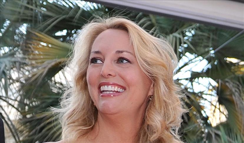 Ex-CIA agent seeks to buy Twitter, ban Trump