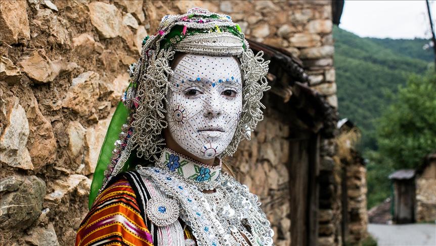 Vjekovna tradicija šminkanja mlade na Kosovu