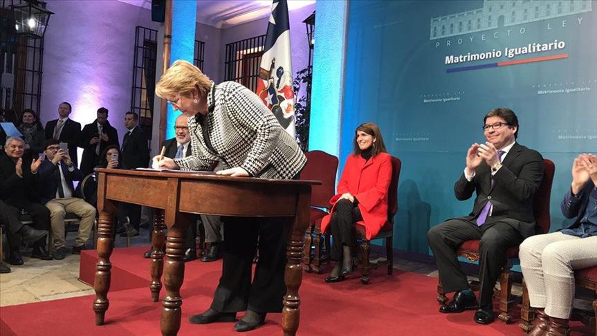 Bachelet presenta un proyecto de matrimonio igualitario en Chile
