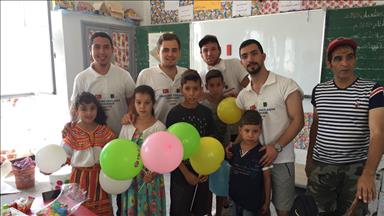 TİKA gönüllüleri Cezayir'de okul boyadı