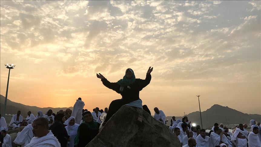 Peregrinos musulmanes ascendieron al Monte Arafat como parte del Hajj