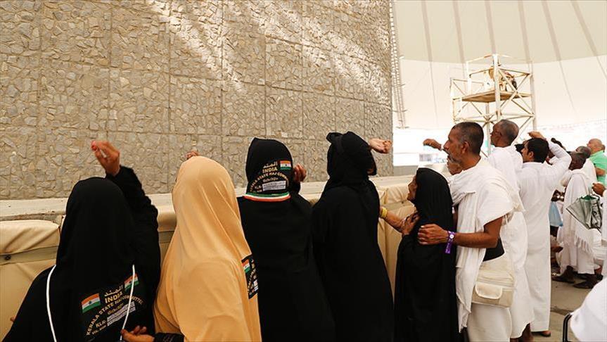 Hajj pilgrims perform devil-stoning ritual near Mecca