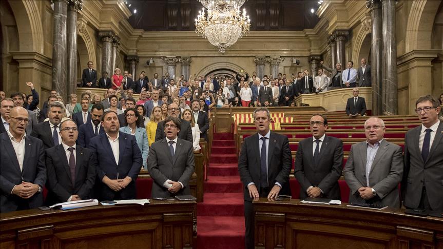 Catalan parliament passes 'illegal' referendum bill