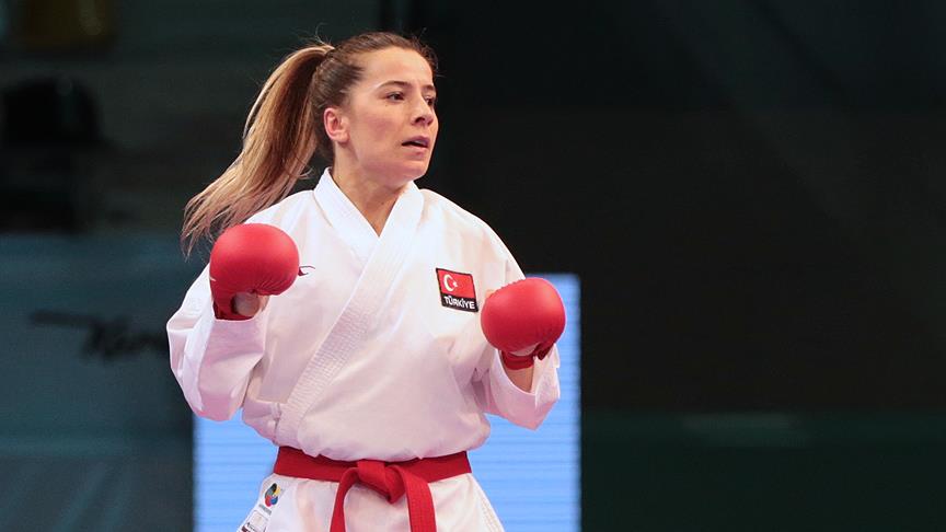 Milli karateci Serap Özçelik'e büyük gurur 