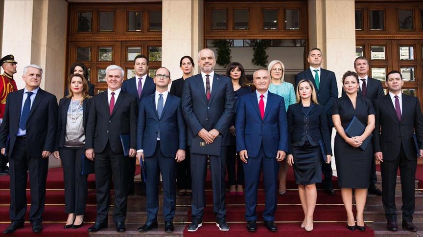 Shqipëri, betohen ministrat e kabinetit të ri qeveritar