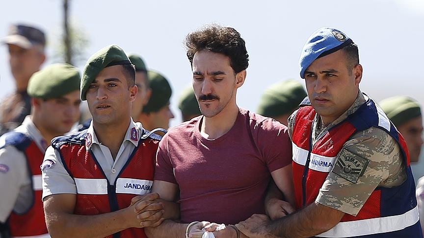 Mahkeme başkanından FETÖ'cü sanığa 'Savunmanı yap, siyasi şov yapma' çıkışı