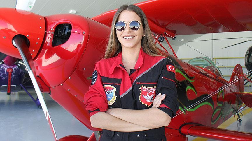 تمایل خلبان زن ترکیه برای حضور در عرصه جهانی آکروباسی