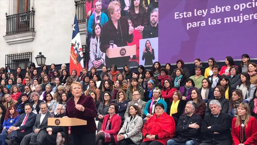 Bachelet promulgó la ley que despenaliza el aborto en Chile