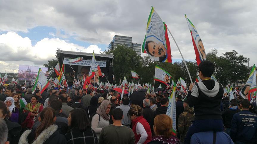 Almanya'da terör örgütü gösterisi