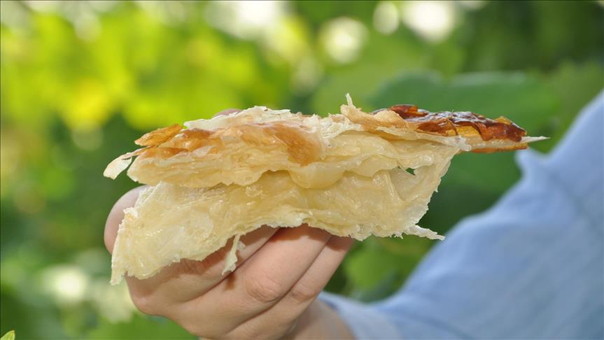 Tel tel dökülen börek nasıl yapılır? 22 yıllık börekçiden börek pişirme tüyoları Düğünlerin vazgeçilmez lezzeti: "Düğün böreği"