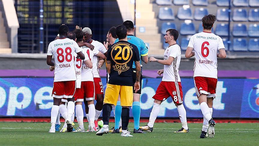 Demir Grup Sivasspor, Osmanlıspor'u 4-2 yendi 