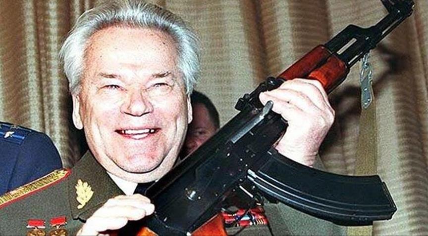 Moscú revela estatua del inventor de la AK47