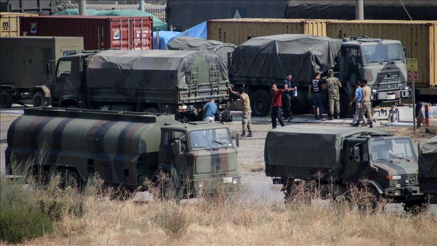 Турция стягивает бронетехнику на границу с Сирией 