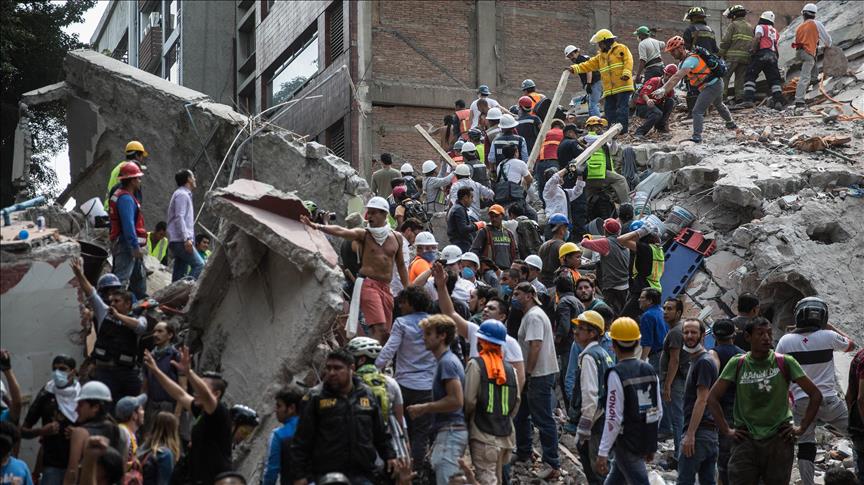 En México mueren 32 niños tras el colapso de una escuela