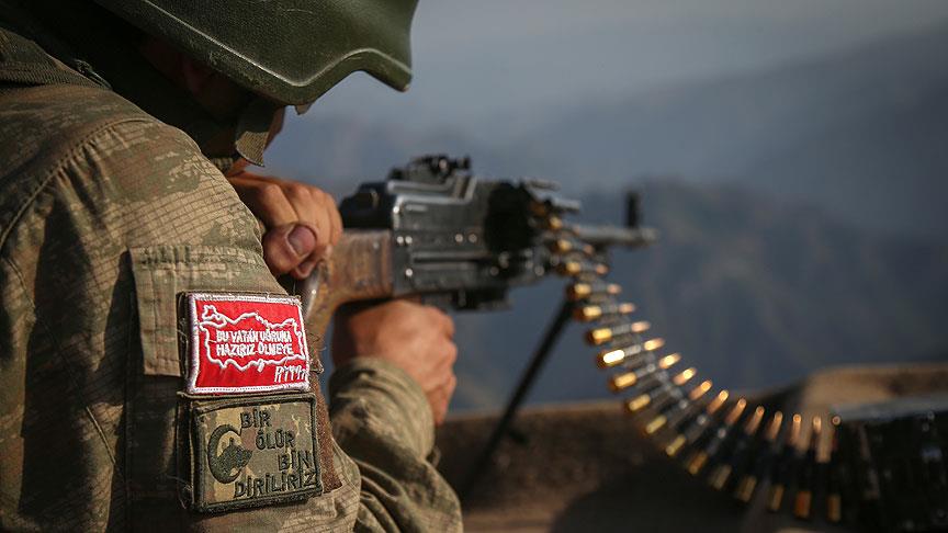 Hakkari'de teröristlerle çıkan çatışmada 1 asker şehit oldu