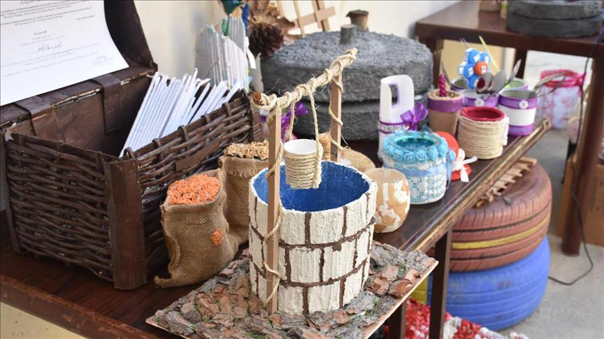 لبنانيات تحولن النفايات إلى أدوات زينة لمنازلهن