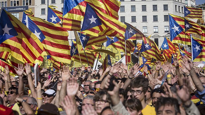 Eski Katalan siyasetçilere "yasa dışı halk oylamasından" 5,2 milyon avro para cezası