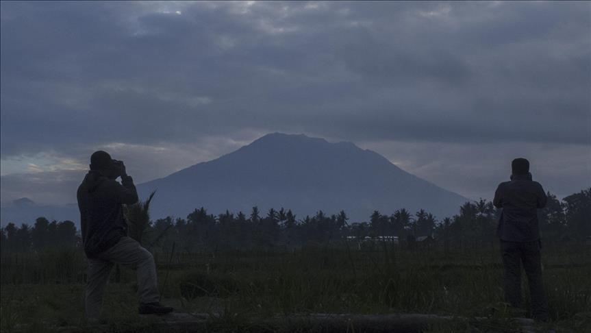 Indonésie: 75 mille personnes évacuées par crainte d’une éruption volcanique «imminente»