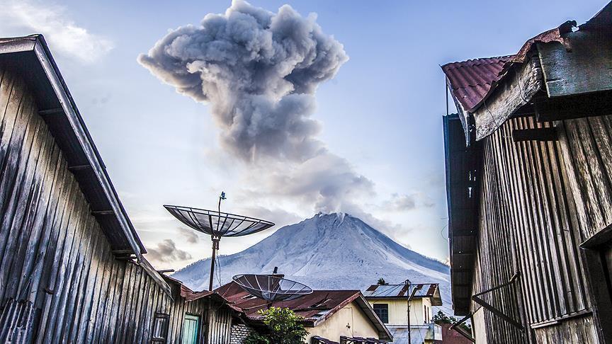نزوح 75 ألف إندونيسي تحسبا لانفجار بركاني "وشيك"