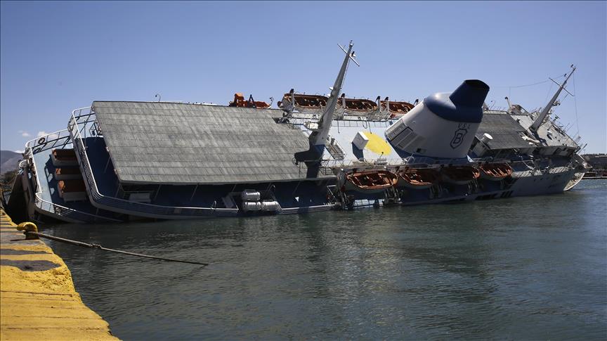 Philippines: 87 injured as passenger ship hits cliff