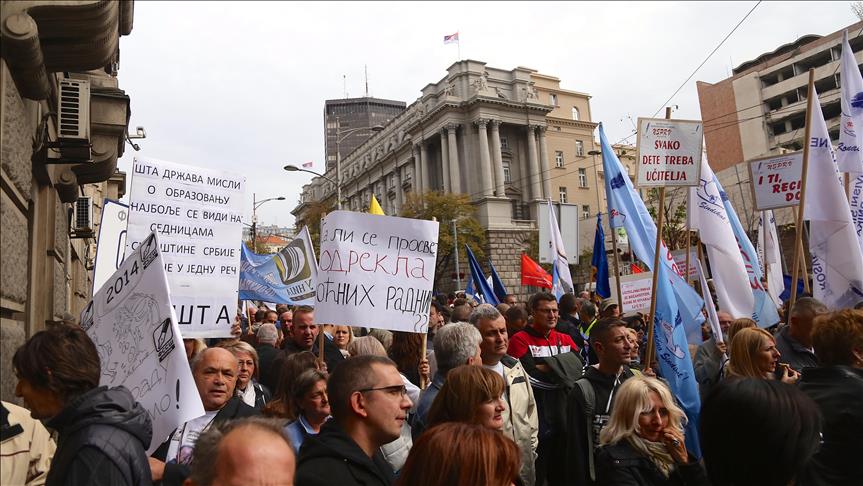 Beograd: Sindikati zdravstva i prosvete protestovali tražeći bolji položaj zaposlenih 