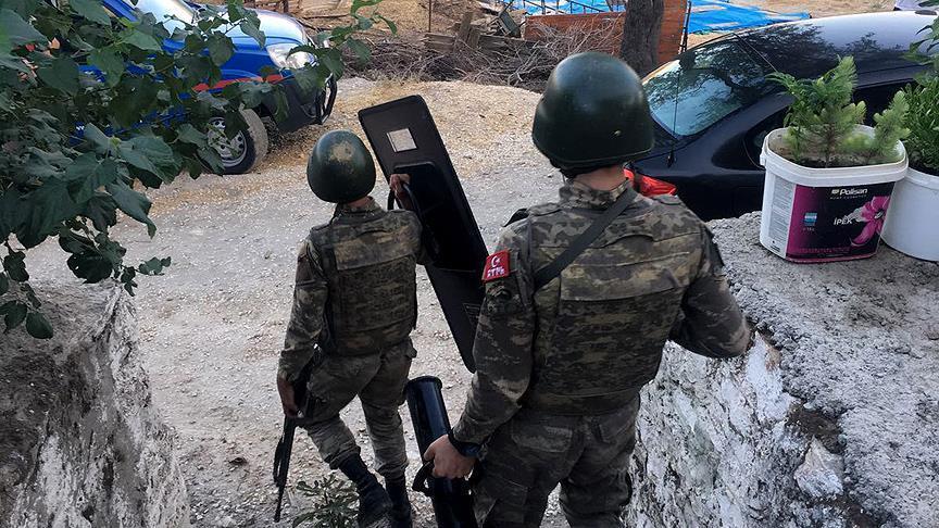 Arrest warrants out for over 100 military staff in Turkey